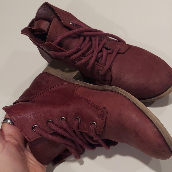 FINAL PRICE🔥Steve Madden Lace Color burgundy 👢 boot - Picture 2 of 15